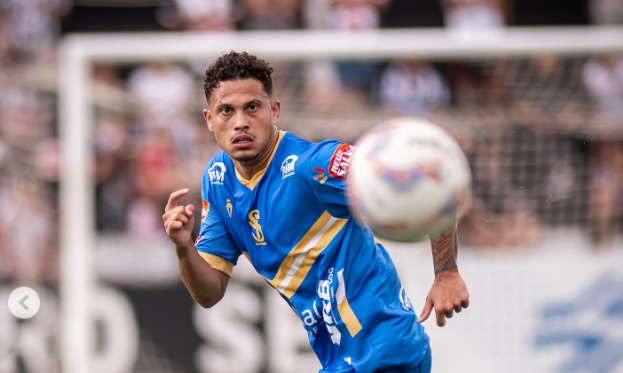 São José contrata lateral e apresenta meia 1