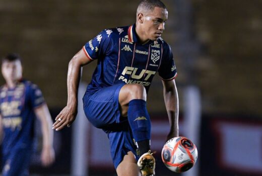 Taubaté anuncia lateral como segundo da lista 7