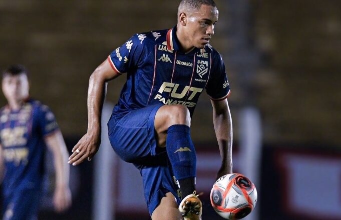 Taubaté anuncia lateral como segundo da lista 1