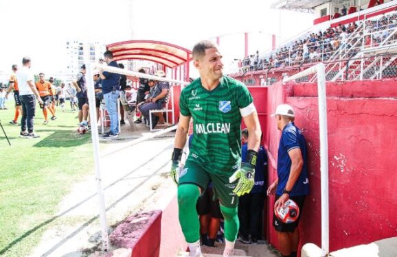 Taubaté oficializa volta de goleiro 1