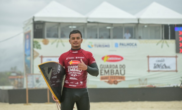 Surfista ubatubense sai da disputa por título 3