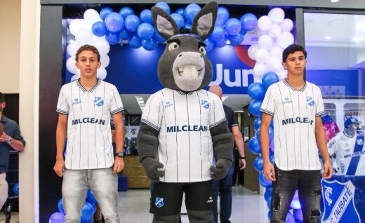 Taubaté apresenta uniformes e passaportes 13