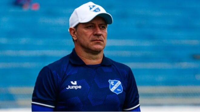 Dança de técnicos leva o do Taubaté embora 1