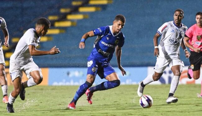 São José cede empate no fim e dispensa técnico 1