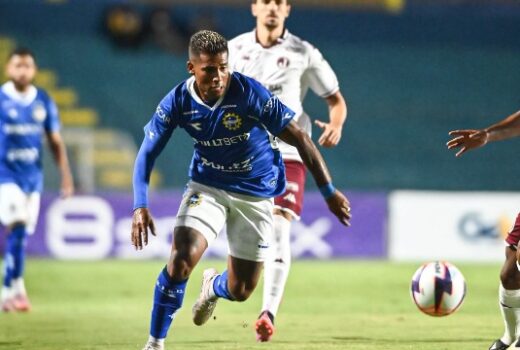 São José amarga primeira derrota em casa 4