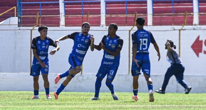 Garotos do São José festejam classificação na Copinha 1