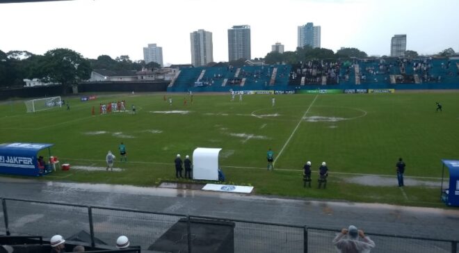Jacareí tem jogo suspenso no intervalo por chuva 2