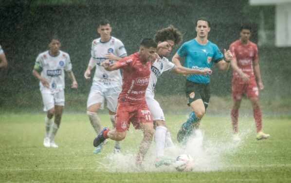 Jacareí tem jogo suspenso no intervalo por chuva 1