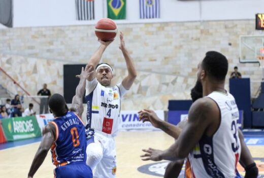 São José vence outra no embalo da torcida 9