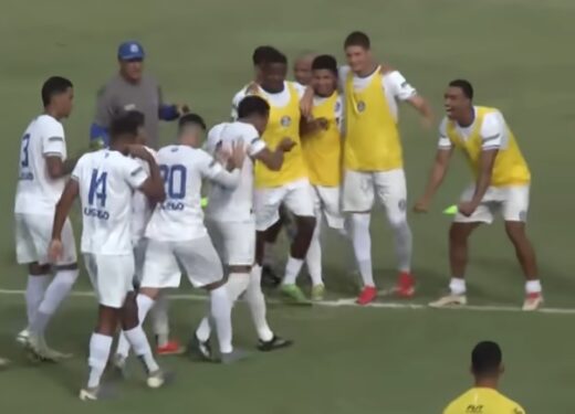 Jacareí quer manter embalo para abrir vantagem 12