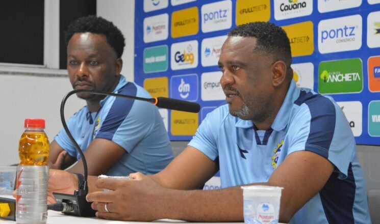 São José anuncia permanência de técnico 1