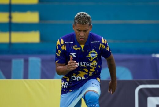 São José abre o desmanche com saída de quatro 10