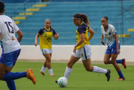 Futebol feminino começa rodada com derrota 12