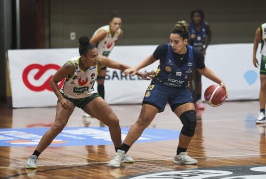 Basquete feminino joseense sofre derrota centenária 8