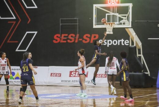 Basquete feminino perde em noite de reestreia 5