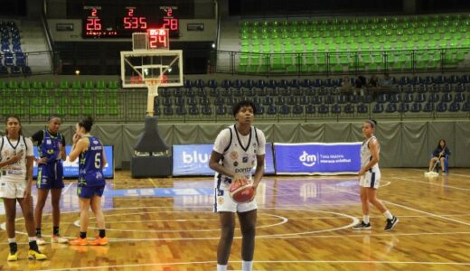 Basquete feminino vence confronto valendo posição 19