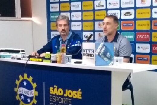 São José divulga planos em apresentação de técnico 5