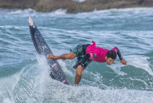 Ubatubense assume a ponta do surf em casa 14
