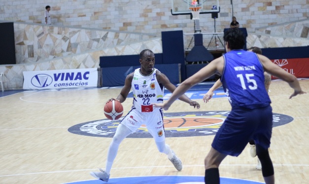 São José Baketball renova contrato de norte-americano 9