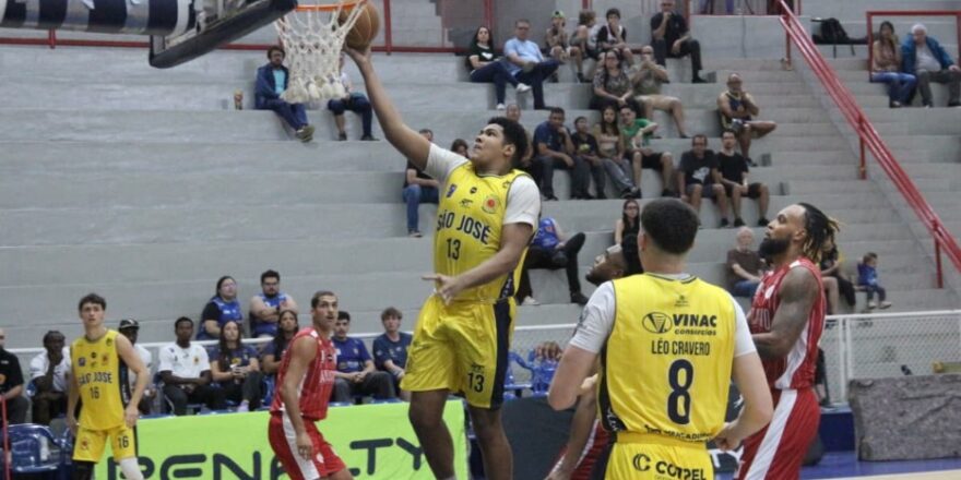 São José Basketball estreia levando virada no final 5